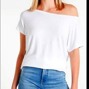 Express off the shoulder London tee, M